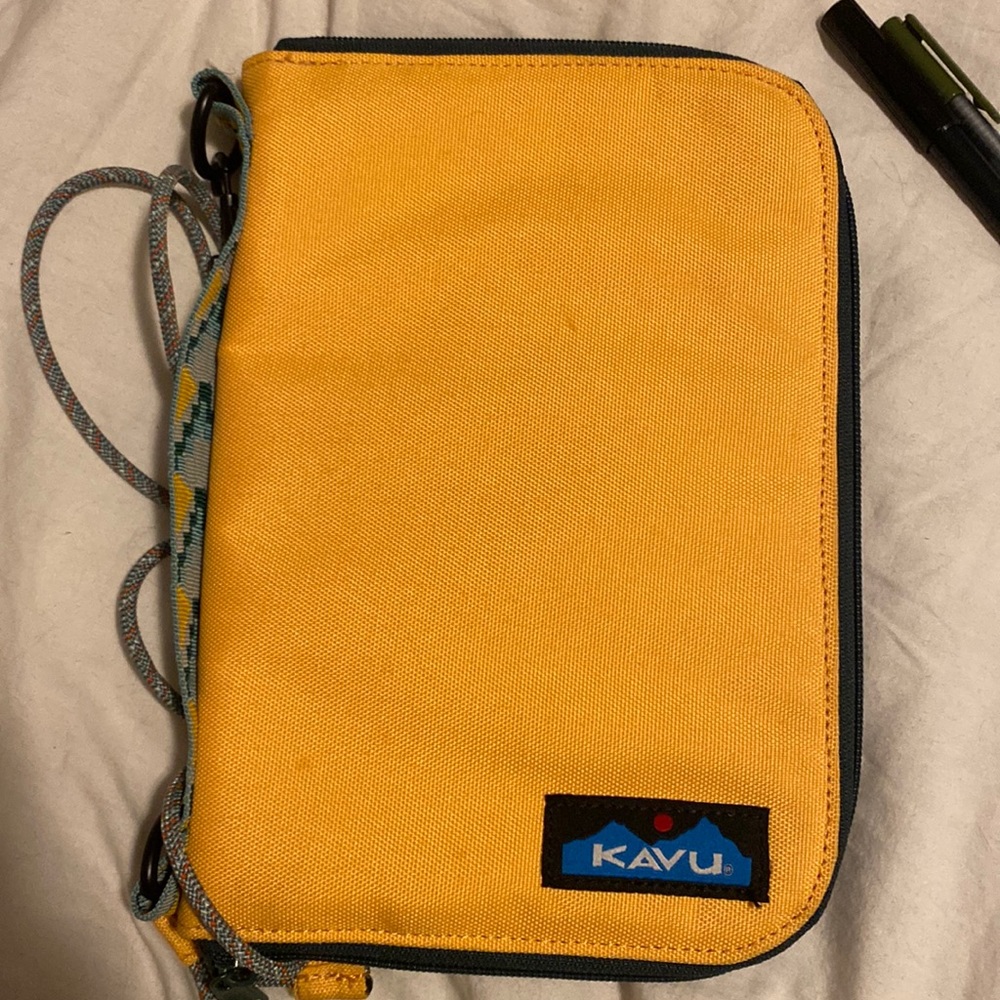 Kavu purse